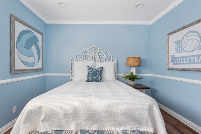 329 4th Street, Manhattan Beach, California 90266, 3 Bedrooms Bedrooms, ,2 BathroomsBathrooms,Residential,Sold,4th,SB20090773