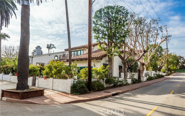 599 36th Street, Manhattan Beach, California 90266, 4 Bedrooms Bedrooms, ,3 BathroomsBathrooms,Residential,Sold,36th,PV18127902