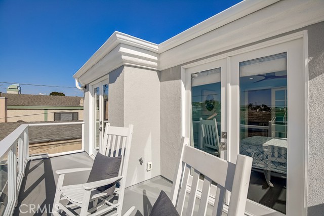 1124 1st Street, Hermosa Beach, California 90254, 4 Bedrooms Bedrooms, ,3 BathroomsBathrooms,Residential,Sold,1st,SB20124705