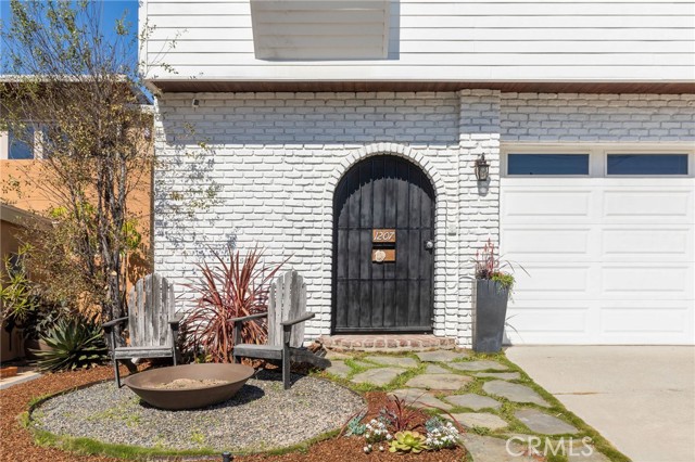 1207 10th Street, Hermosa Beach, California 90254, 4 Bedrooms Bedrooms, ,3 BathroomsBathrooms,Residential,Sold,10th,SB21038861