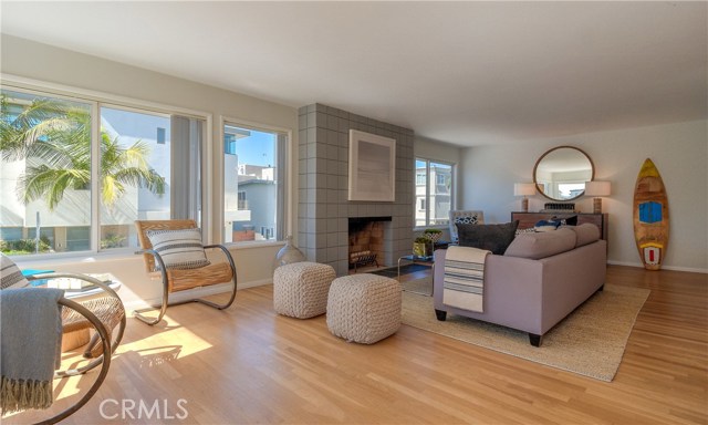 2300 Manhattan Avenue, Manhattan Beach, California 90266, 3 Bedrooms Bedrooms, ,2 BathroomsBathrooms,Residential,Sold,Manhattan,SB19057748