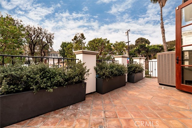 708 Marine Avenue, Manhattan Beach, California 90266, 4 Bedrooms Bedrooms, ,4 BathroomsBathrooms,Residential,Sold,Marine,SB20193991