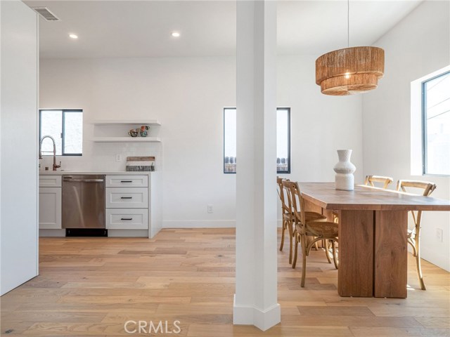 1131 19th Street, Hermosa Beach, California 90254, 2 Bedrooms Bedrooms, ,1 BathroomBathrooms,Residential,Sold,19th,SB20249422