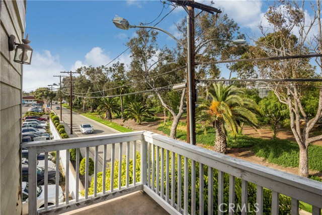 1109 Valley Drive, Hermosa Beach, California 90254, 2 Bedrooms Bedrooms, ,2 BathroomsBathrooms,Residential,Sold,Valley,SB17110855