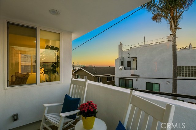 220 4th Street, Hermosa Beach, California 90254, 3 Bedrooms Bedrooms, ,4 BathroomsBathrooms,Residential,Sold,4th,PW18290182