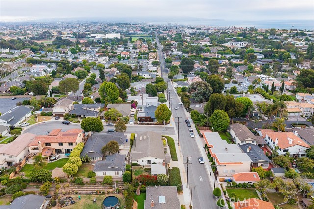 1301 5th Street, Manhattan Beach, California 90266, 4 Bedrooms Bedrooms, ,1 BathroomBathrooms,Residential,Sold,5th,SB21146888