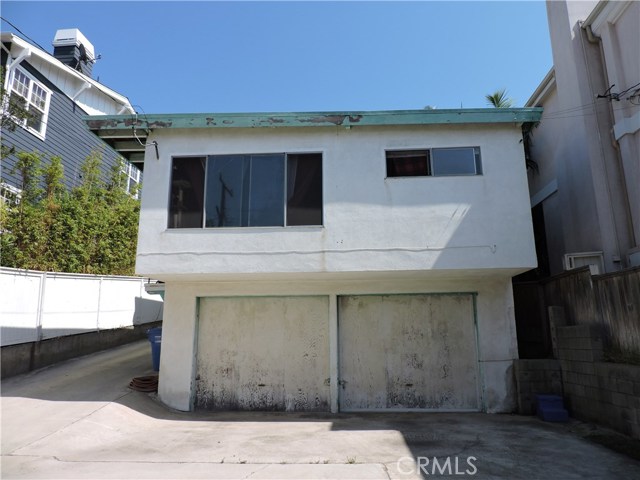 Two single car garages under the one bedroom unit....