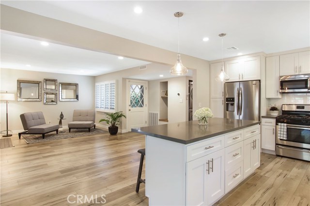 326 Prospect Avenue, Redondo Beach, California 90277, 3 Bedrooms Bedrooms, ,2 BathroomsBathrooms,Residential,Sold,Prospect,SB19130167