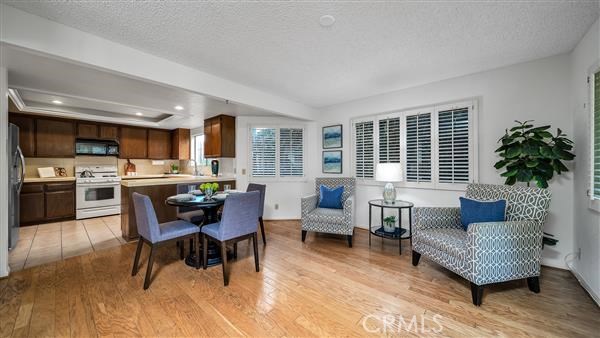 2100 Oak Avenue, Manhattan Beach, California 90266, 3 Bedrooms Bedrooms, ,2 BathroomsBathrooms,Residential,Sold,Oak,SB20253347