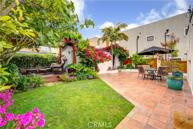 1236 3rd Street, Hermosa Beach, California 90254, 2 Bedrooms Bedrooms, ,Residential,Sold,3rd,SB19113677
