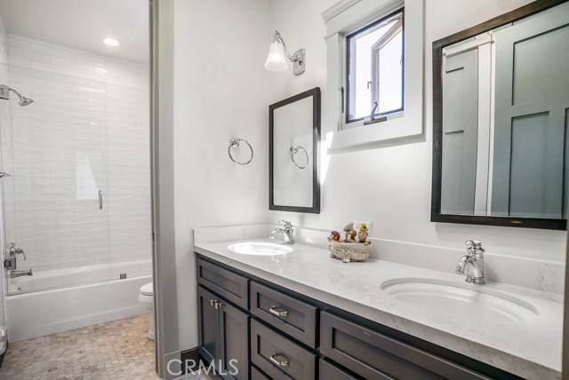 717 31st Street, Manhattan Beach, California 90266, 5 Bedrooms Bedrooms, ,4 BathroomsBathrooms,Residential,Sold,31st,SB20133656