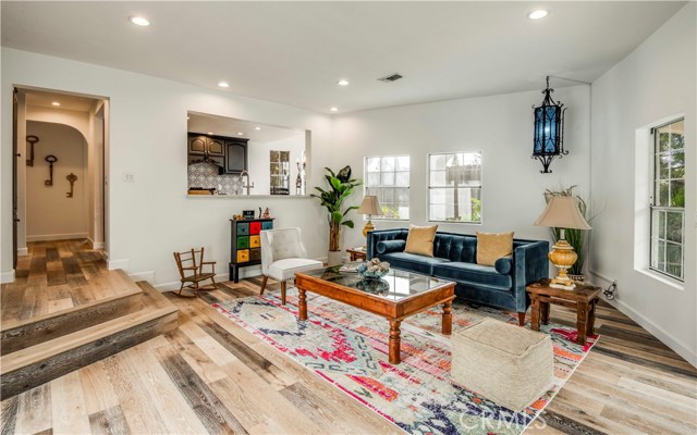 1151 Lynngrove Drive, Manhattan Beach, California 90266, 5 Bedrooms Bedrooms, ,3 BathroomsBathrooms,Residential,Sold,Lynngrove,SB20087988