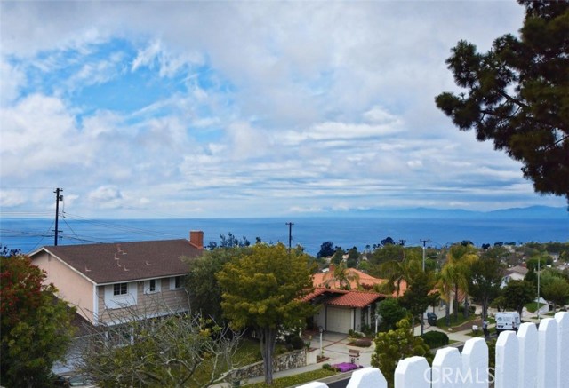 28825 Trailriders Drive, Rancho Palos Verdes, California 90275, 4 Bedrooms Bedrooms, ,1 BathroomBathrooms,Residential,Sold,Trailriders,PV19111108