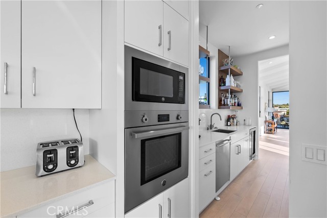 733 12th Street, Manhattan Beach, California 90266, 5 Bedrooms Bedrooms, ,6 BathroomsBathrooms,Residential,Sold,12th,SB21089898