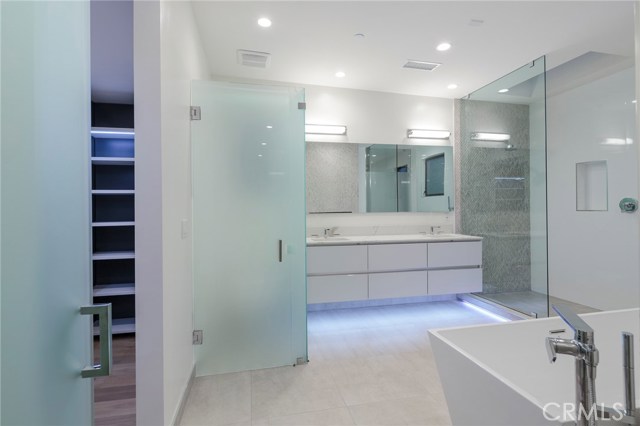 228 Helberta Avenue, Redondo Beach, California 90277, 4 Bedrooms Bedrooms, ,4 BathroomsBathrooms,Residential,Sold,Helberta,PV18015673