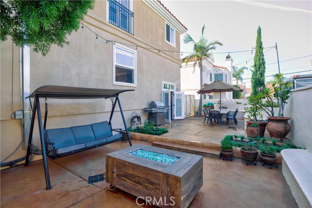 2403 Rockefeller Lane, Redondo Beach, California 90278, 3 Bedrooms Bedrooms, ,2 BathroomsBathrooms,Residential,Sold,Rockefeller,SB20237105
