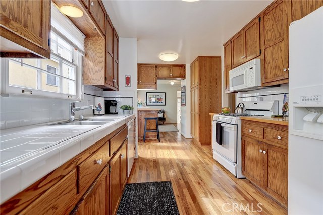 401 6th Street, Manhattan Beach, California 90266, 4 Bedrooms Bedrooms, ,2 BathroomsBathrooms,Residential,Sold,6th,SB20226539