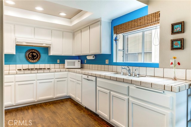 211 Helberta Avenue, Redondo Beach, California 90277, 2 Bedrooms Bedrooms, ,2 BathroomsBathrooms,Residential,Sold,Helberta,SB20006605