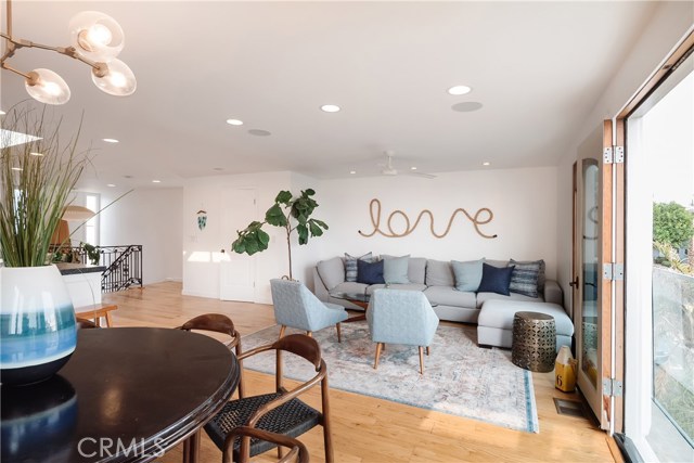 225 1st Street, Manhattan Beach, California 90266, 3 Bedrooms Bedrooms, ,Residential,Sold,1st,SB20187308