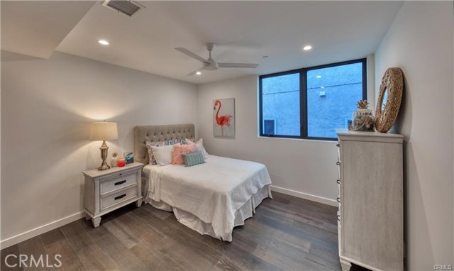 946 8th Street, Hermosa Beach, California 90254, 4 Bedrooms Bedrooms, ,3 BathroomsBathrooms,Residential,Sold,8th,SB20005641