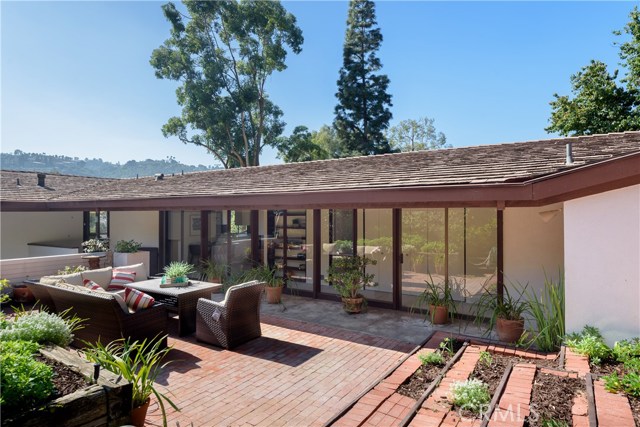 2917 Palos Verdes Drive, Palos Verdes Estates, California 90274, 4 Bedrooms Bedrooms, ,1 BathroomBathrooms,Residential,Sold,Palos Verdes,SB18027139