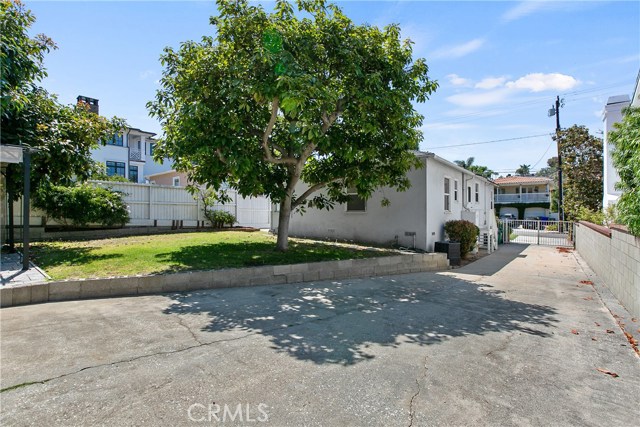 917 10th Street, Manhattan Beach, California 90266, 3 Bedrooms Bedrooms, ,2 BathroomsBathrooms,Residential,Sold,10th,SB19168634