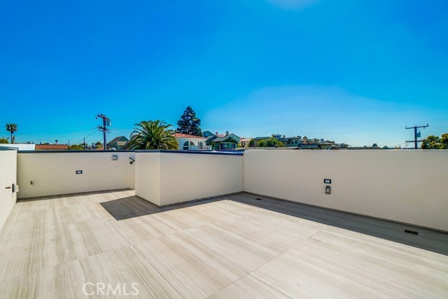 521 Helberta Avenue, Redondo Beach, California 90277, 4 Bedrooms Bedrooms, ,3 BathroomsBathrooms,Residential,Sold,Helberta,SB19088015