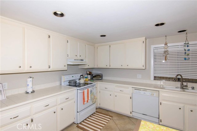 700 Esplanade, Redondo Beach, California 90277, 2 Bedrooms Bedrooms, ,2 BathroomsBathrooms,Residential,Sold,Esplanade,SB17099980