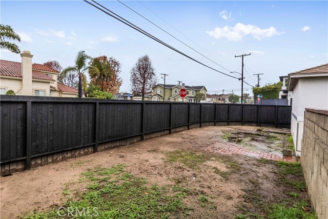 1813 Lynngrove Drive, Manhattan Beach, California 90266, 2 Bedrooms Bedrooms, ,Residential,Sold,Lynngrove,SB18291838