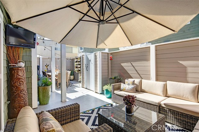 205 Francisca Avenue, Redondo Beach, California 90277, 3 Bedrooms Bedrooms, ,2 BathroomsBathrooms,Residential,Sold,Francisca,SB18035769