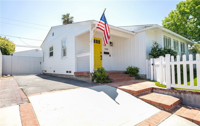 1200 Magnolia Avenue, Manhattan Beach, California 90266, 2 Bedrooms Bedrooms, ,1 BathroomBathrooms,Residential,Sold,Magnolia,SB20091640