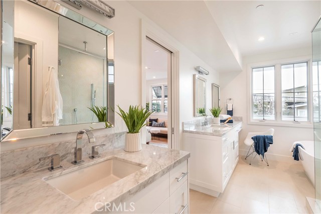 653 13th Street, Manhattan Beach, California 90266, 4 Bedrooms Bedrooms, ,2 BathroomsBathrooms,Residential,Sold,13th,SB19011414