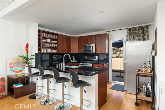 834 Lucia Avenue, Redondo Beach, California 90277, 2 Bedrooms Bedrooms, ,2 BathroomsBathrooms,Residential,Sold,Lucia,SB20066365