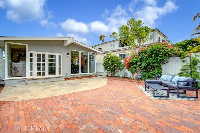 729 12th Street, Manhattan Beach, California 90266, 3 Bedrooms Bedrooms, ,2 BathroomsBathrooms,Residential,Sold,12th,SB19138998