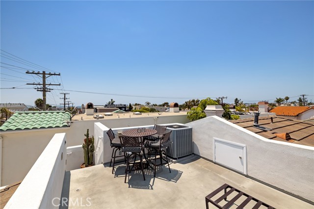 611 2nd Street, Hermosa Beach, California 90254, 4 Bedrooms Bedrooms, ,3 BathroomsBathrooms,Residential,Sold,2nd,SB21160504