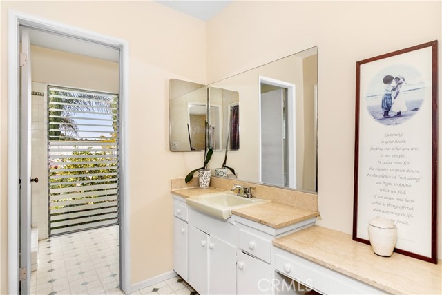 1915 Santa Rena Drive, Rancho Palos Verdes, California 90275, 4 Bedrooms Bedrooms, ,1 BathroomBathrooms,Residential,Sold,Santa Rena,PV21077963