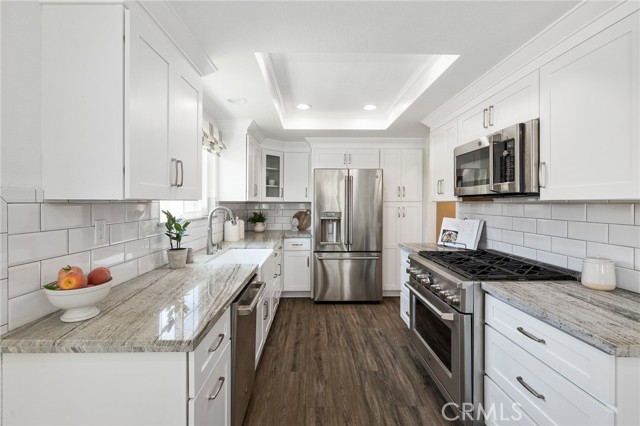 Cook amazing meals on this 6 burner professional range! Beautiful dark hardwood flooring to accent the white shaker style cabinetry.