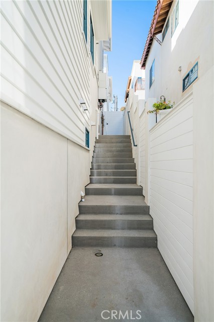 1920 Gates Ave, Redondo Beach, California 90278, 4 Bedrooms Bedrooms, ,4 BathroomsBathrooms,Residential,Sold,Gates Ave,SB21054568