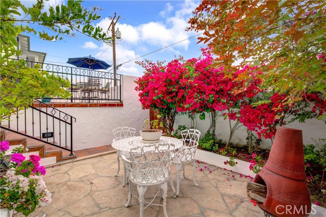 1236 3rd Street, Hermosa Beach, California 90254, 2 Bedrooms Bedrooms, ,Residential,Sold,3rd,SB19113677