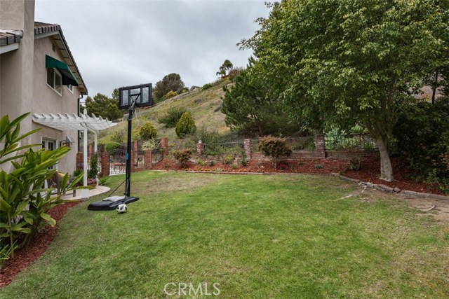 Large side yard with ample space for gardening, play or entertainment.