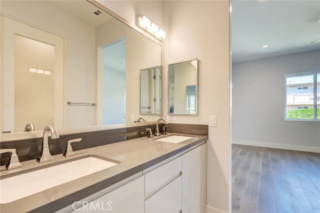 1807 Green Lane, Redondo Beach, California 90278, 5 Bedrooms Bedrooms, ,5 BathroomsBathrooms,Residential,Sold,Green,PV19214279
