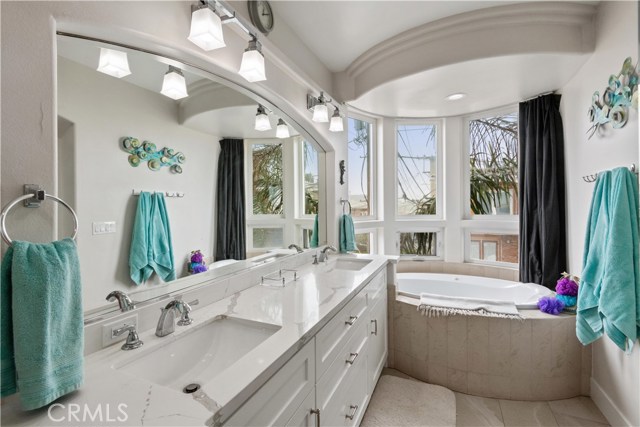 316 34th Street, Manhattan Beach, California 90266, 4 Bedrooms Bedrooms, ,2 BathroomsBathrooms,Residential,Sold,34th,SB21016031