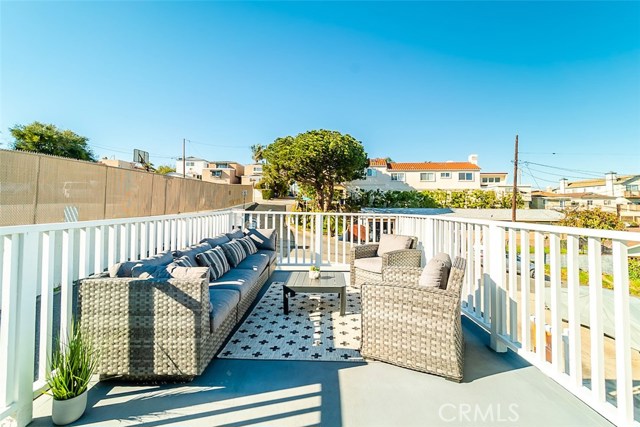 1600 Spreckels Lane, Redondo Beach, California 90278, 3 Bedrooms Bedrooms, ,2 BathroomsBathrooms,Residential,Sold,Spreckels,SB19058149