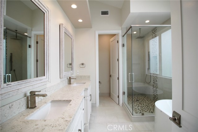 2206 WARFIELD Avenue, Redondo Beach, California 90278, 4 Bedrooms Bedrooms, ,3 BathroomsBathrooms,Residential,Sold,WARFIELD,SB18166221