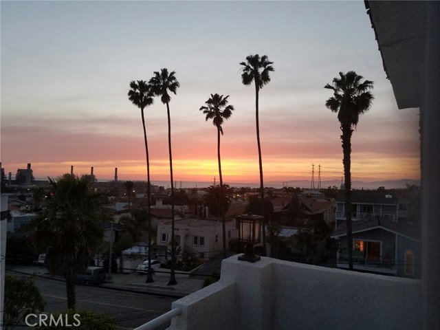 712 Beryl Street, Redondo Beach, California 90277, 4 Bedrooms Bedrooms, ,2 BathroomsBathrooms,Residential,Sold,Beryl,SB18099904