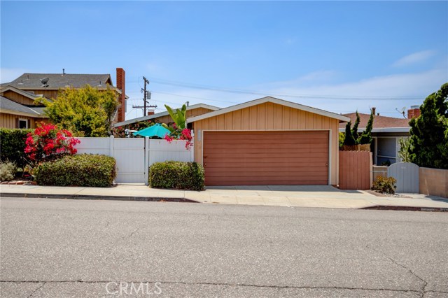 1965 Manhattan Avenue, Hermosa Beach, California 90254, 3 Bedrooms Bedrooms, ,2 BathroomsBathrooms,Residential,Sold,Manhattan,SB20021506