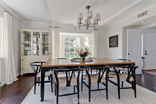 Elegant Formal Dining Room.