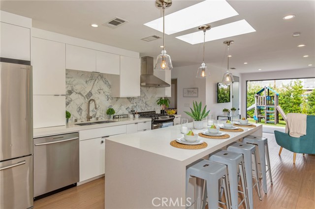 2219 Graham Avenue, Redondo Beach, California 90278, 3 Bedrooms Bedrooms, ,1 BathroomBathrooms,Residential,Sold,Graham,SB19216954