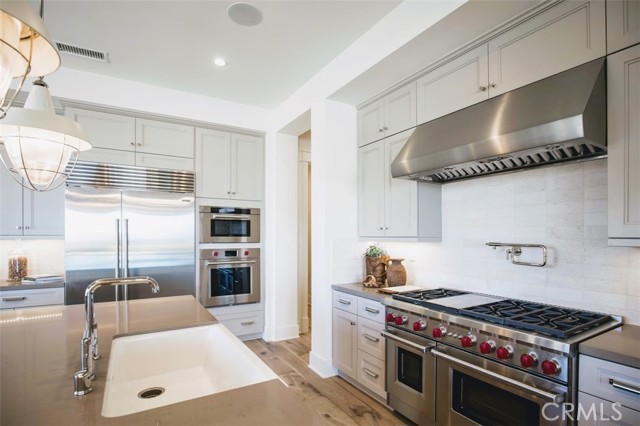 Meal prep is a joy in this light & bright kitchen.