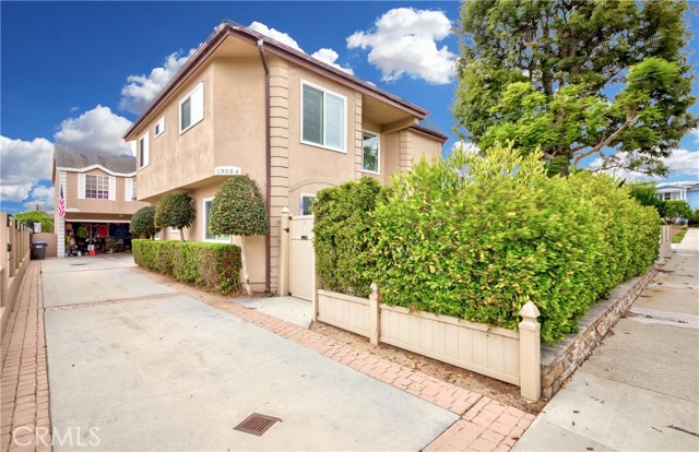 1908 Plant Avenue, Redondo Beach, California 90278, 3 Bedrooms Bedrooms, ,2 BathroomsBathrooms,Residential,Sold,Plant,SB20209683